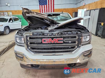 Piąte zdjęcie samochodu w środku: 2018 GMC SIERRA K1500 SLT VIN:1GTV2NEC5JZ120440 - miniatura