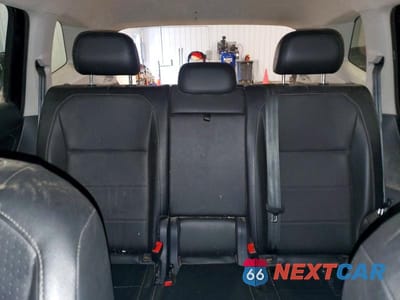 Zdjęcie 10 z 13 samochodu: 2018 VOLKSWAGEN TIGUAN SE VIN:3VV2B7AX8JM145004 - miniatura