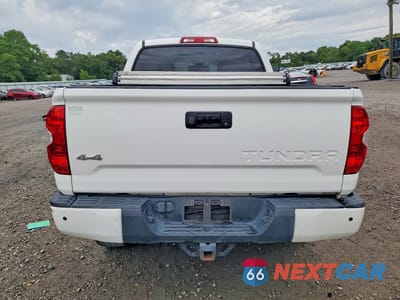 Zdjęcie 6 z 12 samochodu: 2018 TOYOTA TUNDRA CREWMAX LIMITED VIN:5TFHW5F10JX710197 - miniatura