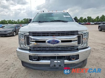 Piąte zdjęcie samochodu w środku: 2019 FORD F350 SUPER DUTY VIN:1FT8W3DT4KEF88661 - miniatura