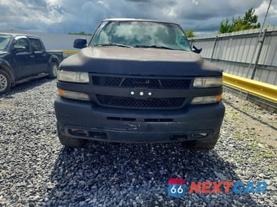 Piąte zdjęcie samochodu w środku: 2001 CHEVROLET SILVERADO K2500 HEAVY DUTY VIN:1GCHK23G21F202466 - miniatura
