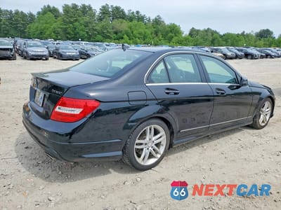 Trzecie zdjęcie samochodu z tyłu: 2013 MERCEDES-BENZ C 300 4MATIC VIN:WDDGF8AB3DA785020 - miniatura