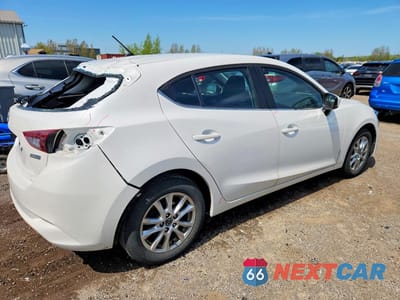 Trzecie zdjęcie samochodu z tyłu: 2018 MAZDA 3 TOURING VIN:3MZBN1L76JM219257 - miniatura