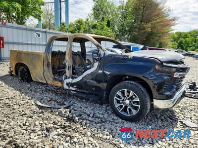 Czwarte zdjęcie samochodu z boku: 2023 CHEVROLET K1500 PICKUP SILVERA VIN:1GCRDKEK4PZ254155 - miniatura