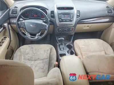 Zdjęcie 8 z 13 samochodu: 2015 KIA SORENTO LX VIN:5XYKTCA65FG607809 - miniatura