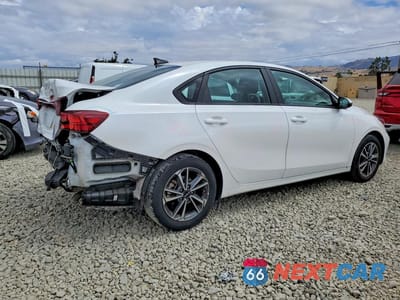 Trzecie zdjęcie samochodu z tyłu: 2023 KIA FORTE LXS VIN:3KPF24AD7PE608824 - miniatura