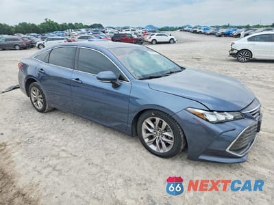 Czwarte zdjęcie samochodu z boku: 2021 TOYOTA AVALON XLE VIN:4T1JZ1FB7MU064085 - miniatura