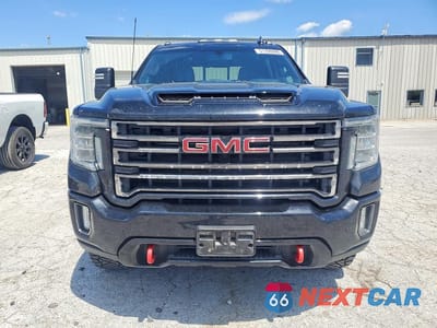 Piąte zdjęcie samochodu w środku: 2020 GMC SIERRA K2500 AT4 VIN:1GT19PEY4LF294117 - miniatura