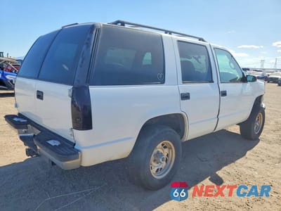 Trzecie zdjęcie samochodu z tyłu: 1999 CHEVROLET TAHOE K1500 VIN:1GNEK13R4XJ382724 - miniatura