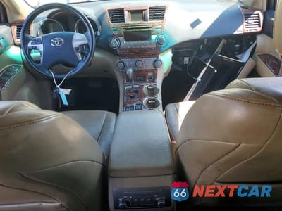 Zdjęcie 8 z 14 samochodu: 2011 TOYOTA HIGHLANDER SE VIN:5TDBK3EH4BS057532 - miniatura