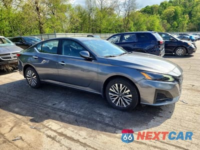 Czwarte zdjęcie samochodu z boku: 2025 NISSAN ALTIMA SV VIN:1N4BL4DW6SN421996 - miniatura
