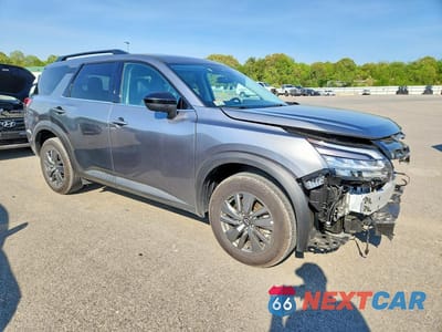 Czwarte zdjęcie samochodu z boku: 2026 NISSAN PATHFINDER SV VIN:5N1DR3BE9TC219538 - miniatura