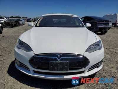 Piąte zdjęcie samochodu w środku: 2014 TESLA MODEL S VIN:5YJSA1S16EFP49380 - miniatura