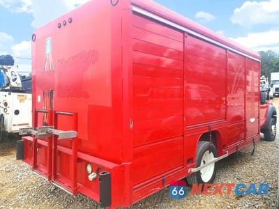 Trzecie zdjęcie samochodu z tyłu: 2016 FORD F550 SUPER DUTY DELIVERY TRUCK VIN:1FDUF5GY7GEA60214 - miniatura