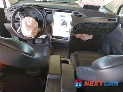 Zdjęcie 8 z 12 samochodu: 2016 TESLA MODEL X VIN:5YJXCAE25GF015479 - miniatura