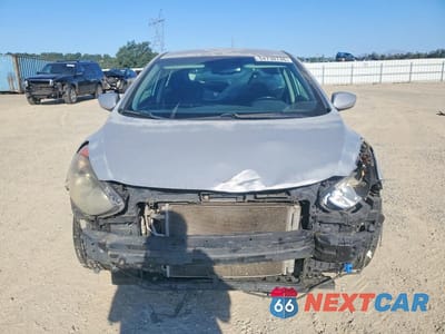 Piąte zdjęcie samochodu w środku: 2013 HYUNDAI ELANTRA GT BASE VIN:KMHD35LE1DU082540 - miniatura