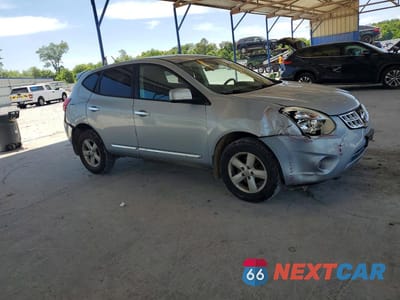 Czwarte zdjęcie samochodu z boku: 2013 NISSAN ROGUE S VIN:JN8AS5MT7DW031706 - miniatura