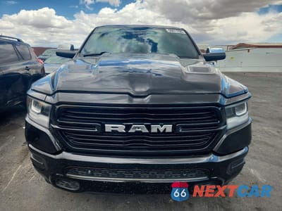 Piąte zdjęcie samochodu w środku: 2019 RAM 1500 LARAMIE VIN:1C6SRFJT3KN612295 - miniatura