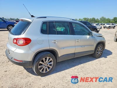Trzecie zdjęcie samochodu z tyłu: 2009 VOLKSWAGEN TIGUAN S VIN:WVGAV75N39W526826 - miniatura