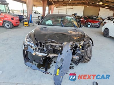Piąte zdjęcie samochodu w środku: 2019 KIA STINGER GT1 VIN:KNAE45LC6K6062819 - miniatura