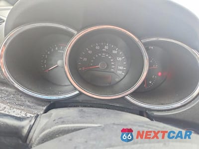 Zdjęcie 9 z 13 samochodu: 2013 KIA SORENTO EX VIN:5XYKUCA61DG398532 - miniatura