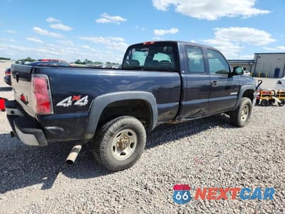 Trzecie zdjęcie samochodu z tyłu: 2005 CHEVROLET SILVERADO K2500 HEAVY DUTY VIN:1GCHK29U25E203934 - miniatura
