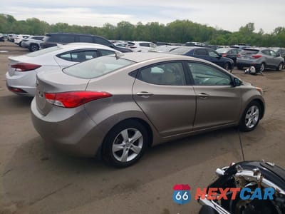 Trzecie zdjęcie samochodu z tyłu: 2013 HYUNDAI ELANTRA GLS VIN:5NPDH4AE0DH173604 - miniatura