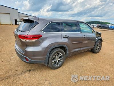 Trzecie zdjęcie samochodu z tyłu: 2017 TOYOTA HIGHLANDER LE PLUS VIN:5TDZZRFH3HS194188 - miniatura