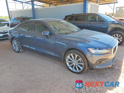 Czwarte zdjęcie samochodu z boku: 2021 VOLVO S60 T5 MOMENTUM VIN:7JR102FK3MG095628 - miniatura