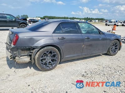 Trzecie zdjęcie samochodu z tyłu: 2019 CHRYSLER 300 S VIN:2C3CCABG2KH686520 - miniatura