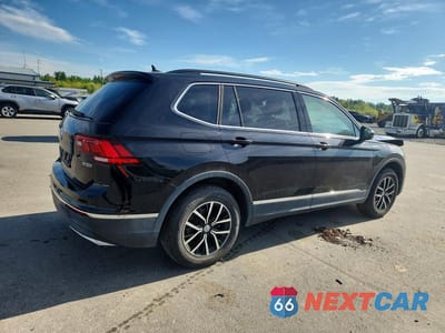 Trzecie zdjęcie samochodu z tyłu: 2021 VOLKSWAGEN TIGUAN SE VIN:3VV2B7AX3MM145867 - miniatura