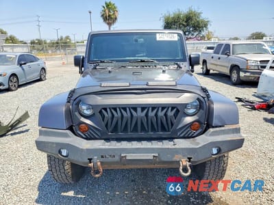Piąte zdjęcie samochodu w środku: 2018 JEEP WRANGLER UNLIMITED SPORT VIN:1C4BJWDG5JL851534 - miniatura