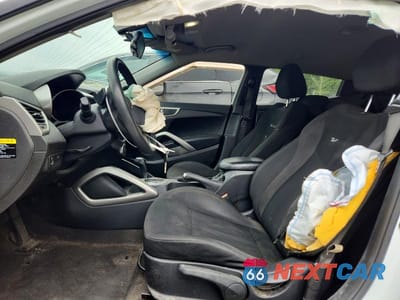Zdjęcie 7 z 12 samochodu: 2014 HYUNDAI VELOSTER BASE VIN:KMHTC6AD7EU183580 - miniatura