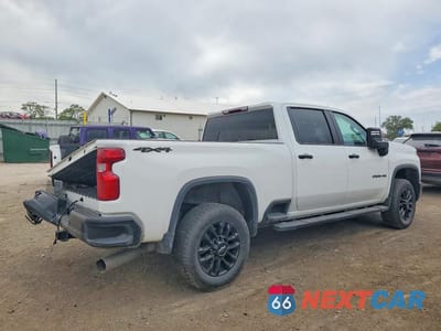 Trzecie zdjęcie samochodu z tyłu: 2025 CHEVROLET SILVERADO K2500 CUSTOM VIN:2GC4KMEY3S1155473 - miniatura