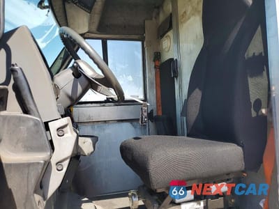 Zdjęcie 7 z 12 samochodu: 2014 ISUZU REACH NPR STEP VAN ** R & D * CLN TITLE * PRI FLEET ** VIN:JALB4T172E7W00428 - miniatura