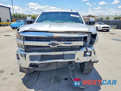 Piąte zdjęcie samochodu w środku: 2016 CHEVROLET SILVERADO K2500 HEAVY DUTY LT VIN:1GC1KVEG7GF233379 - miniatura