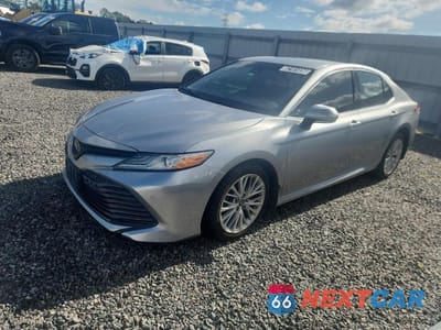 2018 TOYOTA CAMRY XLE 4T1B11HK8JU133032 - główne zdjęcie licytacji z USA - miniatura