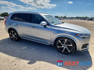 Czwarte zdjęcie samochodu z boku: 2017 VOLVO XC90 T6 VIN:YV4A22PMXH1169948 - miniatura