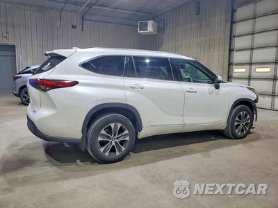 Trzecie zdjęcie samochodu z tyłu: 2021 TOYOTA HIGHLANDER XLE VIN:5TDHZRBH3MS062415 - miniatura