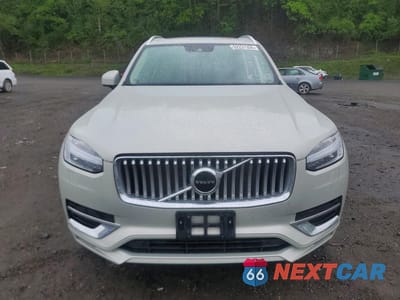 Piąte zdjęcie samochodu w środku: 2022 VOLVO XC90 T6 INSCRIPTION VIN:YV4A22PL2N1798705 - miniatura