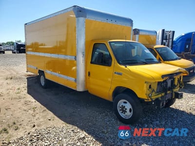 Czwarte zdjęcie samochodu z boku: 2023 FORD E350 BOX TRUCK VIN:1FDWE3FN8PDD02960 - miniatura