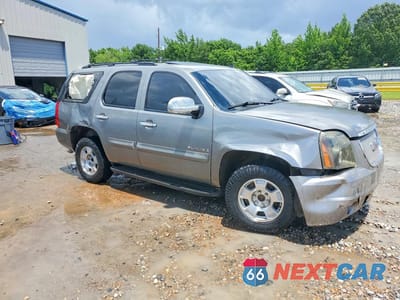 Czwarte zdjęcie samochodu z boku: 2008 GMC YUKON VIN:1GKFC13008R225050 - miniatura