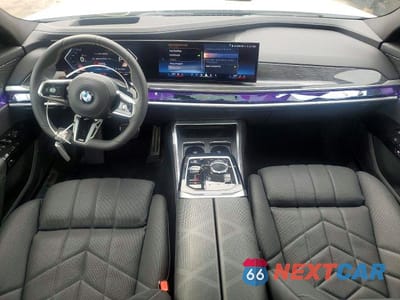 Zdjęcie 8 z 12 samochodu: 2026 BMW 760 XI VIN:WBA33EJ01TCW60211 - miniatura