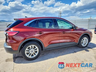 Trzecie zdjęcie samochodu z tyłu: 2021 FORD ESCAPE SE VIN:1FMCU0G60MUA67848 - miniatura