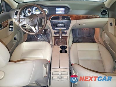 Zdjęcie 8 z 12 samochodu: 2012 MERCEDES-BENZ C 300 4MATIC VIN:WDDGF8BB5CF908798 - miniatura
