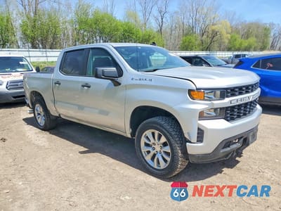 Czwarte zdjęcie samochodu z boku: 2021 CHEVROLET SILVERADO K1500 CUSTOM VIN:1GCPYBEH3MZ173692 - miniatura