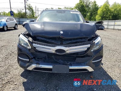 Piąte zdjęcie samochodu w środku: 2017 MERCEDES-BENZ GLE 350 4MATIC VIN:4JGDA5HB2HA829266 - miniatura