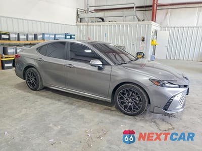 Czwarte zdjęcie samochodu z boku: 2025 TOYOTA CAMRY XSE VIN:4T1DBADK2SU524173 - miniatura