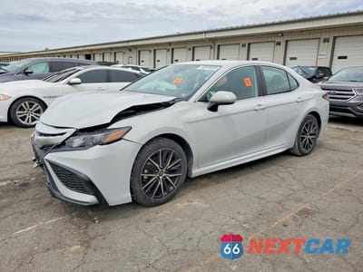 2024 TOYOTA CAMRY SE 4T1G11AK9RU247083 - główne zdjęcie licytacji z USA - miniatura
