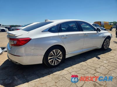 Trzecie zdjęcie samochodu z tyłu: 2018 HONDA ACCORD TOURING HYBRID VIN:1HGCV3F91JA011558 - miniatura